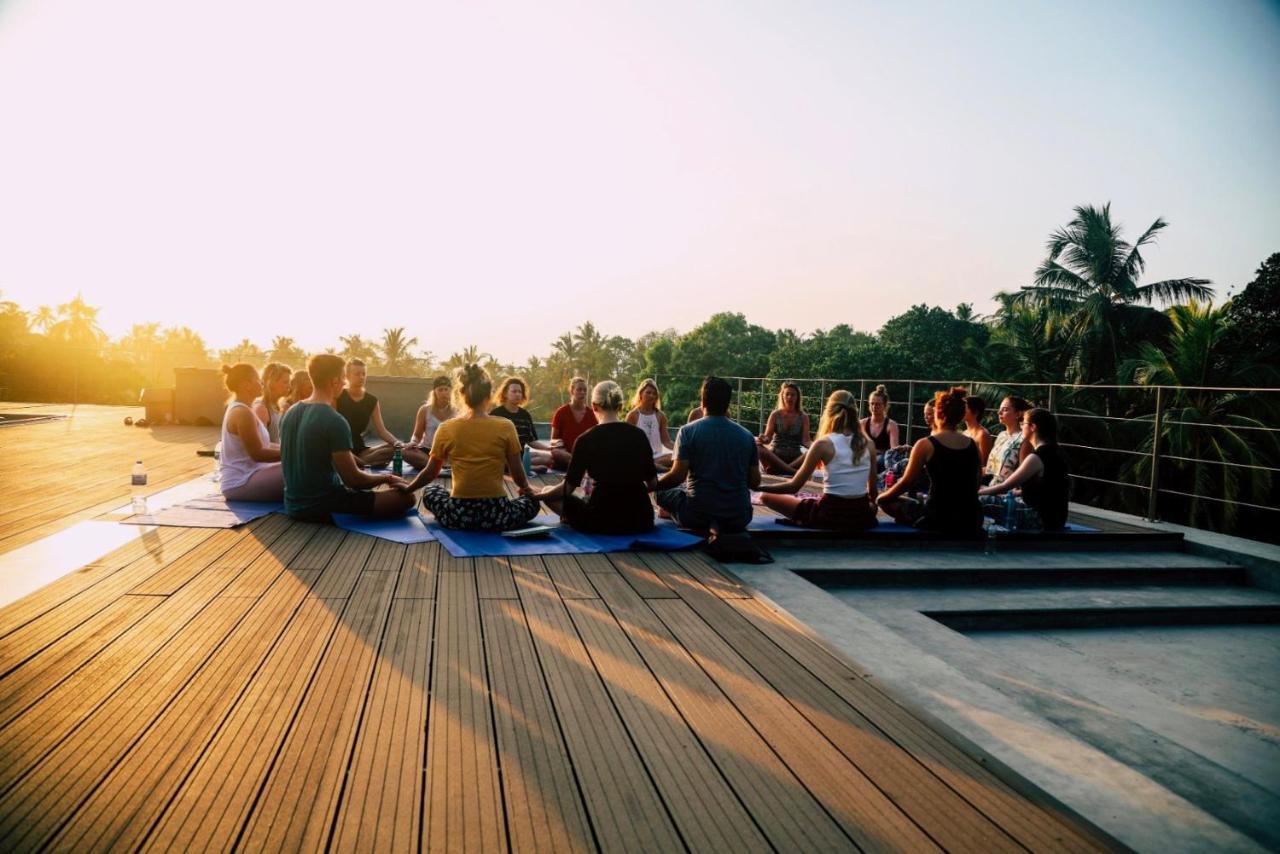 The Salty Pelican Yoga & Surf Retreat Dikwella Eksteriør bilde